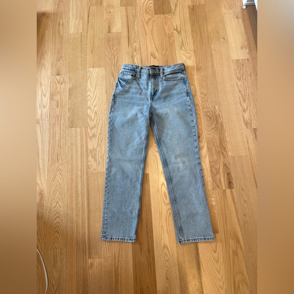 Women’s Banana Republic high-rise straight jean-medium wash in size 27.